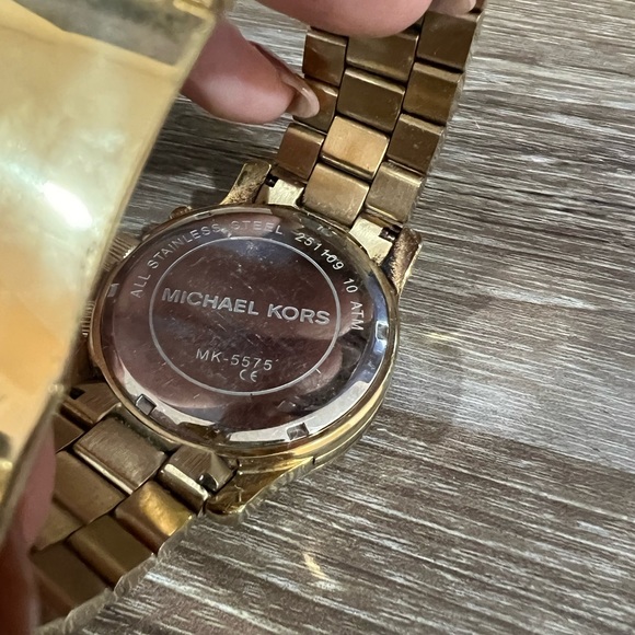 MICHAEL KORS GOLD WATCH WITH CRYSTAL DETAIL - Picture 2 of 11